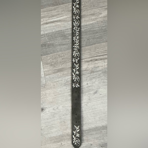 Smoke Grey Floral Embroidered Belt - Picture 7 of 10
